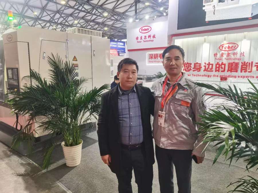 外圓磨床、內(nèi)孔磨床展臺(tái)